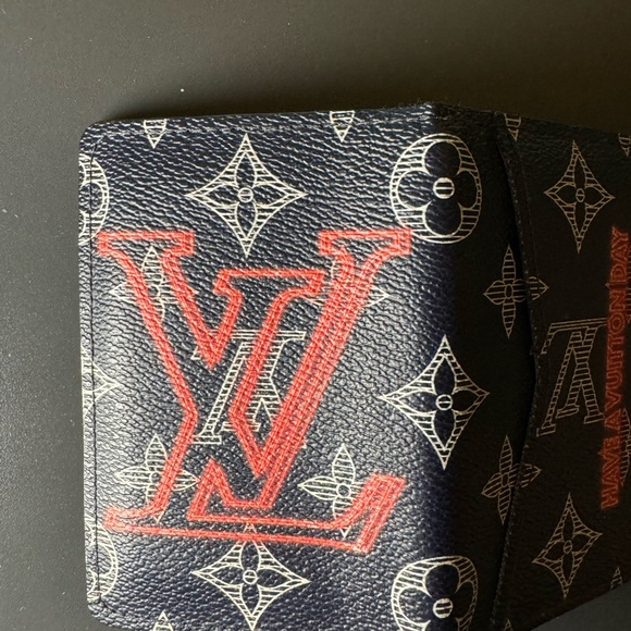 Louis Vuttion Pocket Organizer - Picture 3 of 4